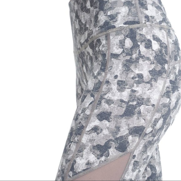 🍍🍍Showstopper Yoga Athletic Legging Neutral Camo - Picture 3 of 5